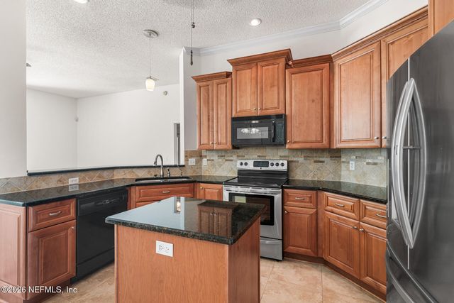 5266 CHESTNUT LAKE Drive, Jacksonville, FL 32258