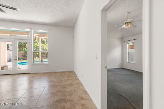 5266 CHESTNUT LAKE Drive, Jacksonville, FL 32258