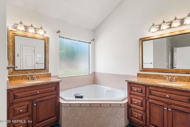 5266 CHESTNUT LAKE Drive, Jacksonville, FL 32258
