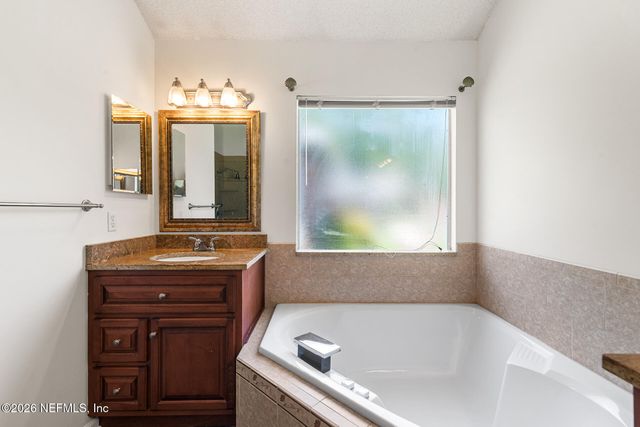 5266 CHESTNUT LAKE Drive, Jacksonville, FL 32258