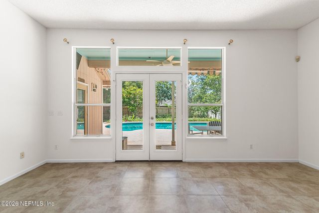 5266 CHESTNUT LAKE Drive, Jacksonville, FL 32258