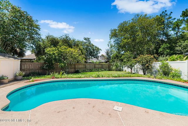 5266 CHESTNUT LAKE Drive, Jacksonville, FL 32258