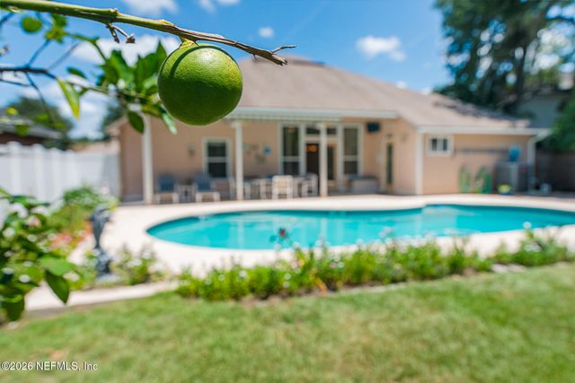 5266 CHESTNUT LAKE Drive, Jacksonville, FL 32258