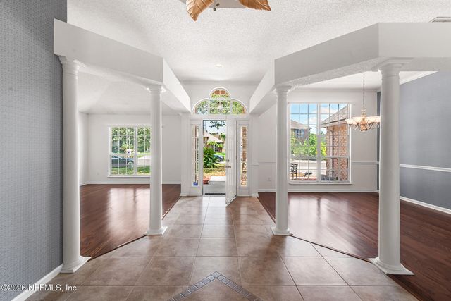 5266 CHESTNUT LAKE Drive, Jacksonville, FL 32258
