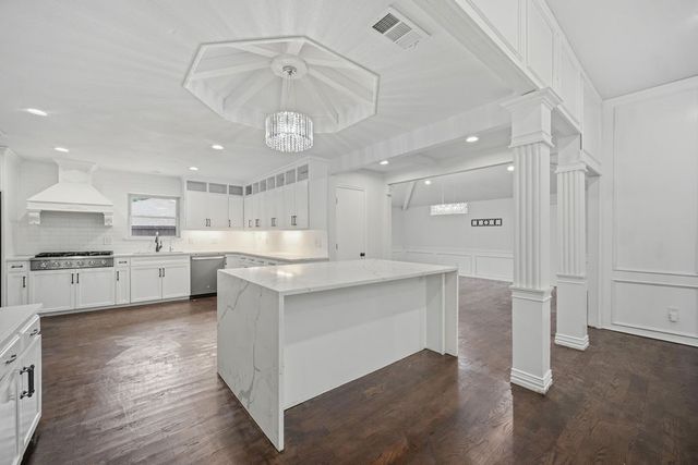 2705 Timberleaf Drive, Carrollton, TX 75006