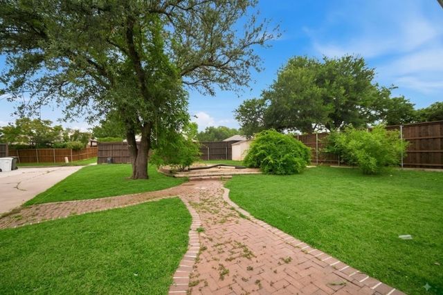 2705 Timberleaf Drive, Carrollton, TX 75006