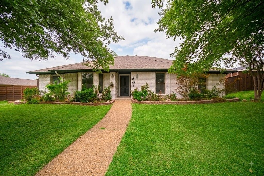 2705 Timberleaf Drive, Carrollton, TX 75006