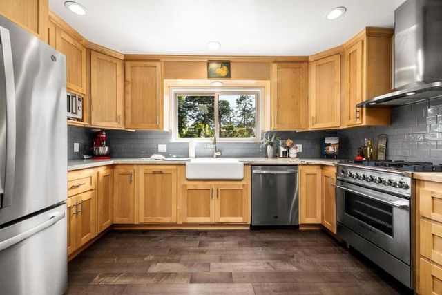 427 Sumner Avenue, Aptos, CA 95003