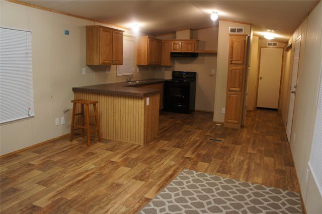 601 Clear Lake Road A, Highlands, TX 77562