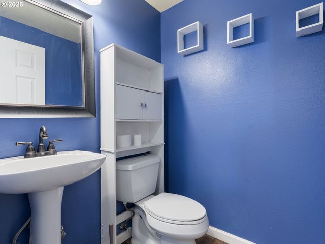 235 Ne LENOX St, Hillsboro, OR 97124