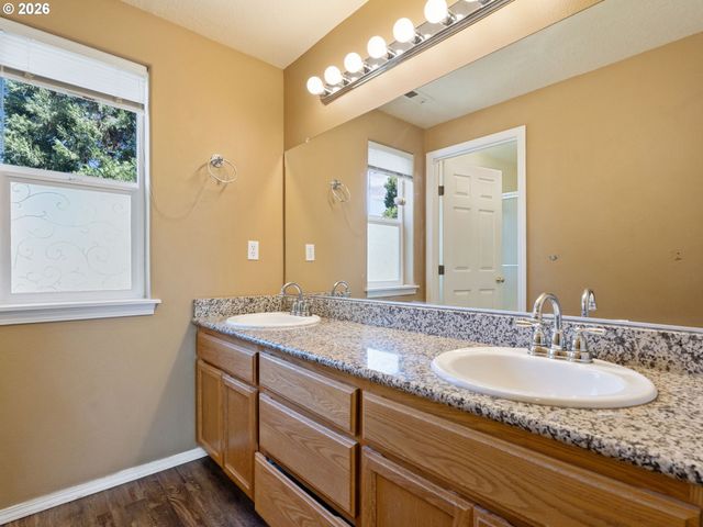 235 Ne LENOX St, Hillsboro, OR 97124