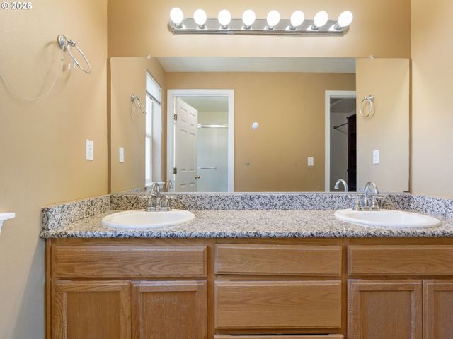 235 Ne LENOX St, Hillsboro, OR 97124
