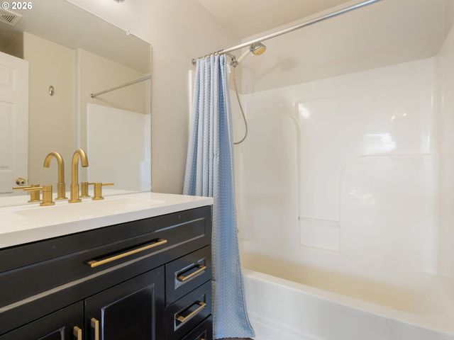 235 Ne LENOX St, Hillsboro, OR 97124