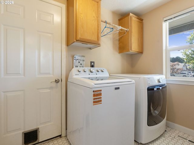 235 Ne LENOX St, Hillsboro, OR 97124