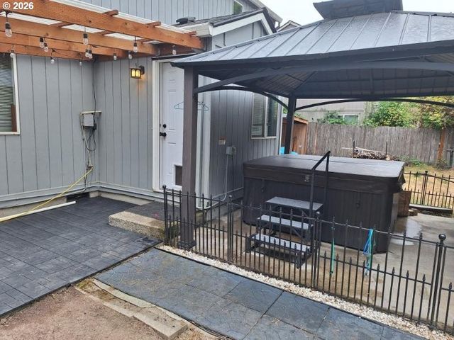 235 Ne LENOX St, Hillsboro, OR 97124