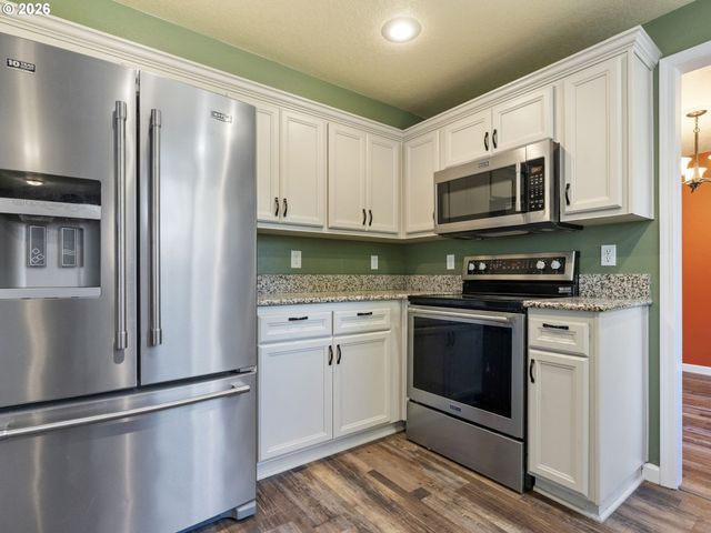 235 Ne LENOX St, Hillsboro, OR 97124