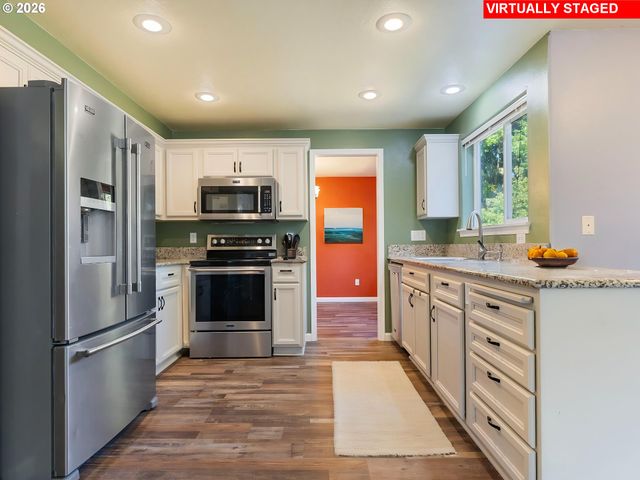 235 Ne LENOX St, Hillsboro, OR 97124