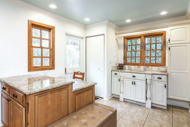 39 Mockingbird Lane, Oak Brook, IL 60523