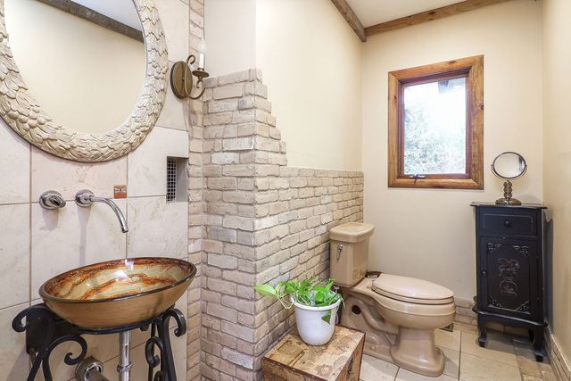 39 Mockingbird Lane, Oak Brook, IL 60523