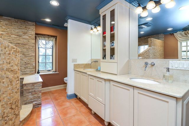 39 Mockingbird Lane, Oak Brook, IL 60523