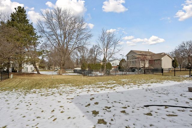 17532 82nd Avenue N, Maple Grove, MN 55311