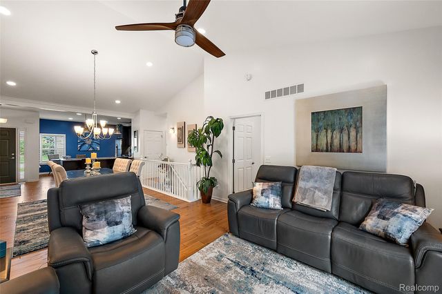 3045 Bridgewater Road 5, Auburn Hills, MI 48326