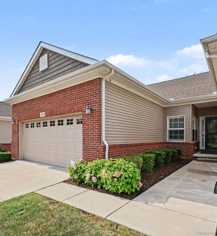 3045 Bridgewater Road 5, Auburn Hills, MI 48326