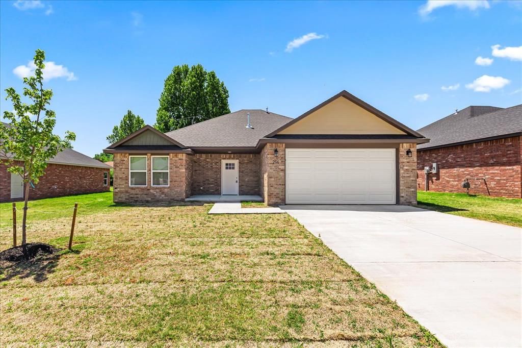 216 E Abbot Lane, Mustang, OK 73064
