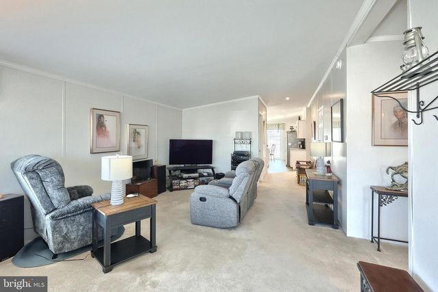 301 BLUE JAY DR, Red Lion, PA 17356