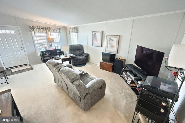 301 BLUE JAY DR, Red Lion, PA 17356