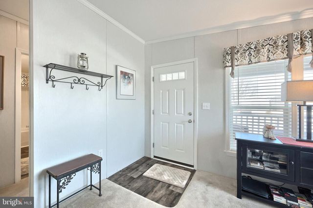 301 BLUE JAY DR, Red Lion, PA 17356