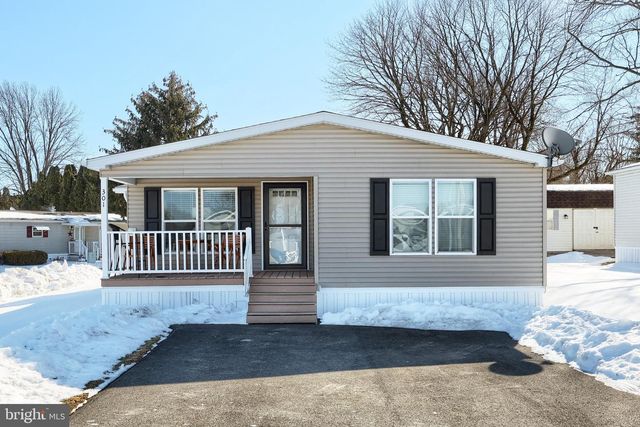 301 BLUE JAY DR, Red Lion, PA 17356