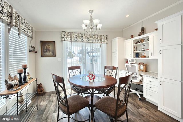 301 BLUE JAY DR, Red Lion, PA 17356