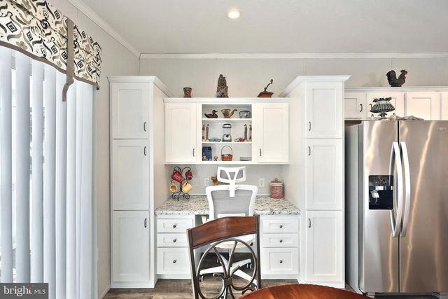 301 BLUE JAY DR, Red Lion, PA 17356