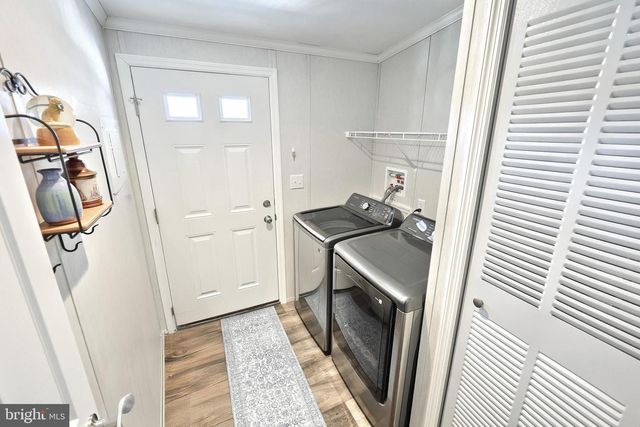 301 BLUE JAY DR, Red Lion, PA 17356