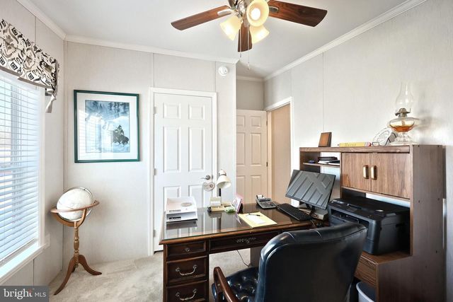 301 BLUE JAY DR, Red Lion, PA 17356