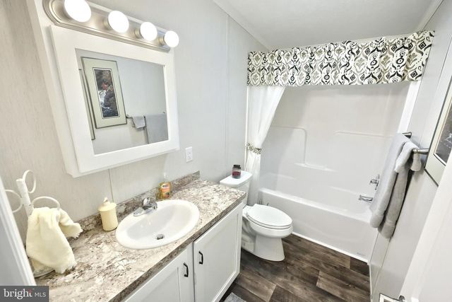 301 BLUE JAY DR, Red Lion, PA 17356