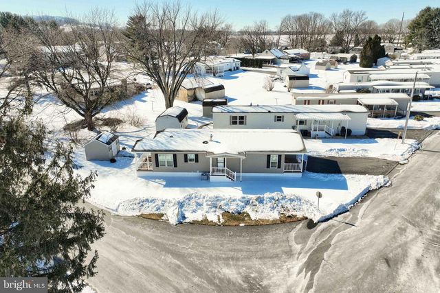 301 BLUE JAY DR, Red Lion, PA 17356