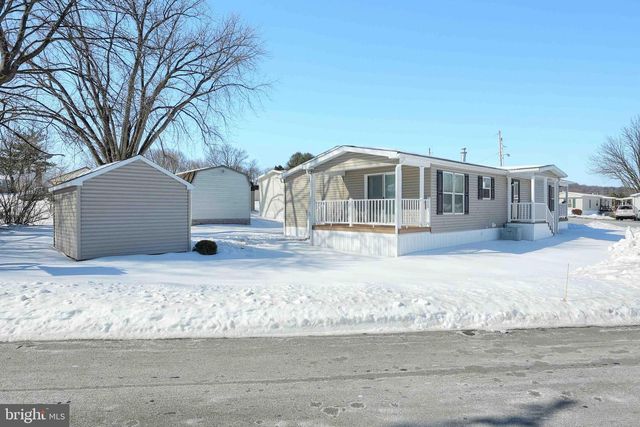 301 BLUE JAY DR, Red Lion, PA 17356