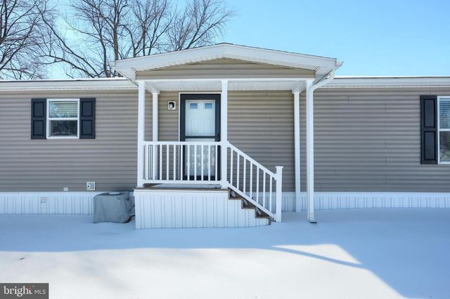 301 BLUE JAY DR, Red Lion, PA 17356