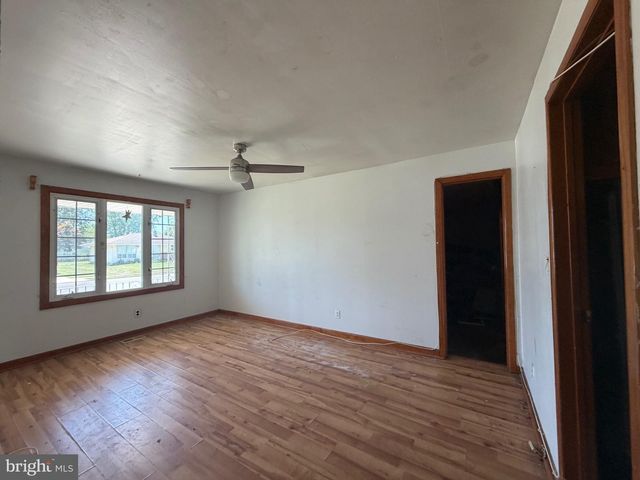 27 LANGDON RD, Burlington, NJ 08016