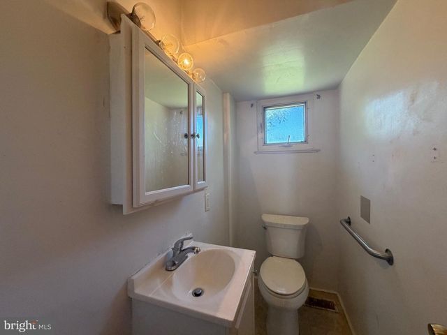 27 LANGDON RD, Burlington, NJ 08016