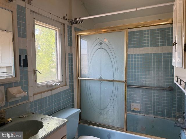 27 LANGDON RD, Burlington, NJ 08016