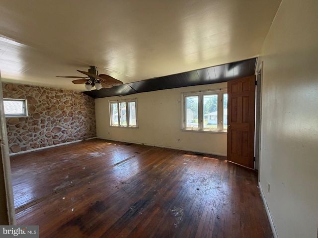 27 LANGDON RD, Burlington, NJ 08016