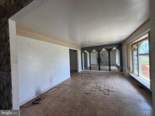 27 LANGDON RD, Burlington, NJ 08016