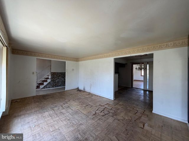 27 LANGDON RD, Burlington, NJ 08016