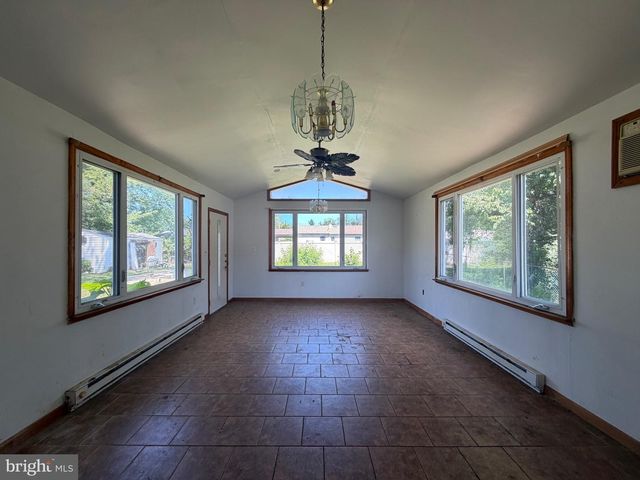 27 LANGDON RD, Burlington, NJ 08016
