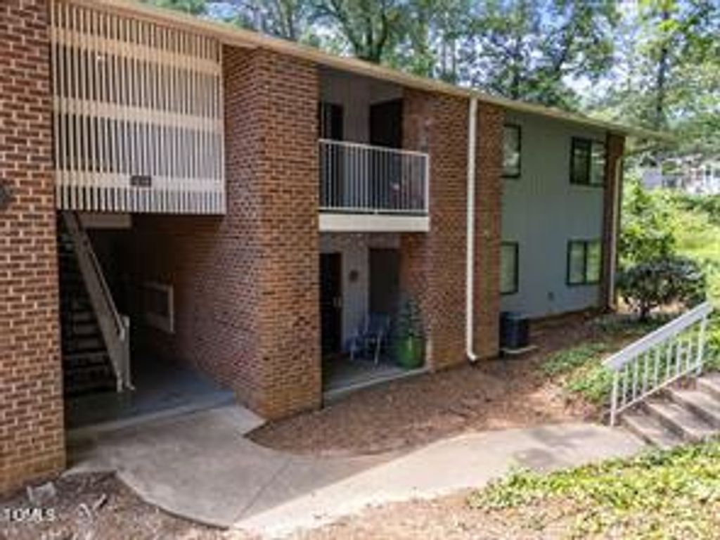 1010 Sandlin Place E, Raleigh, NC 27606