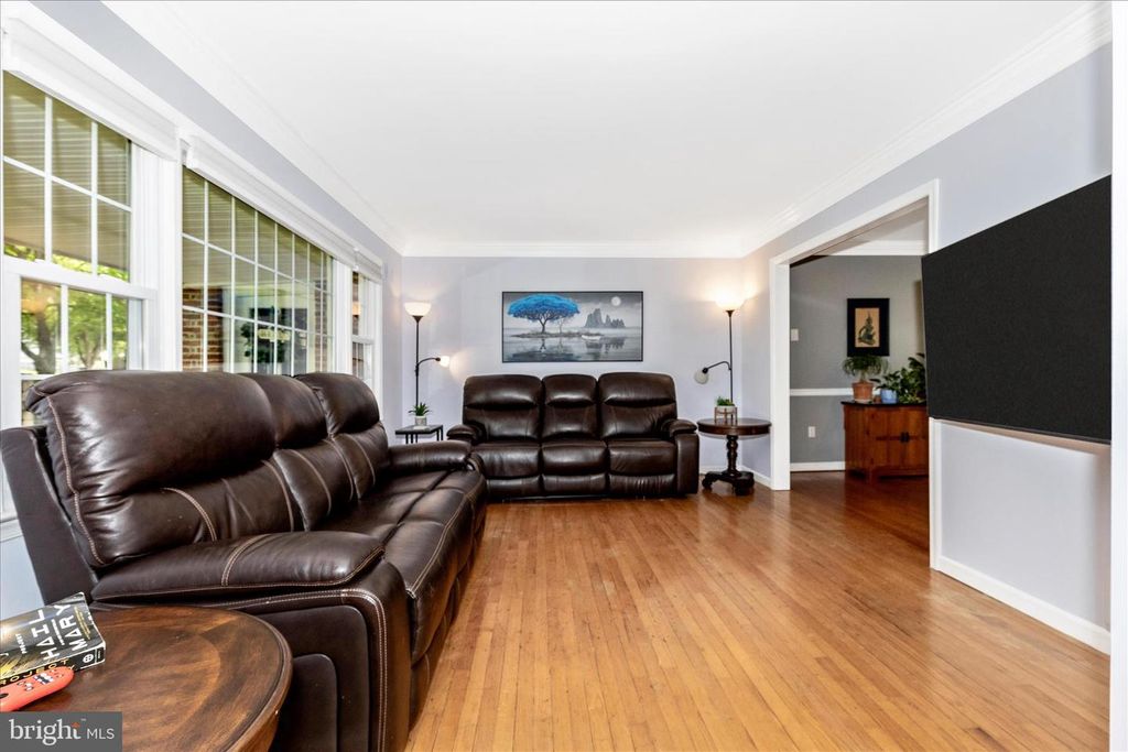 Image 11 of property listing at 7946 HELMART DR, Laurel, MD 20723