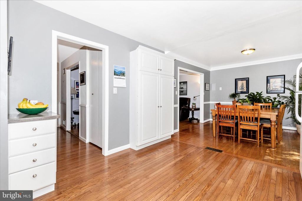 Image 15 of property listing at 7946 HELMART DR, Laurel, MD 20723